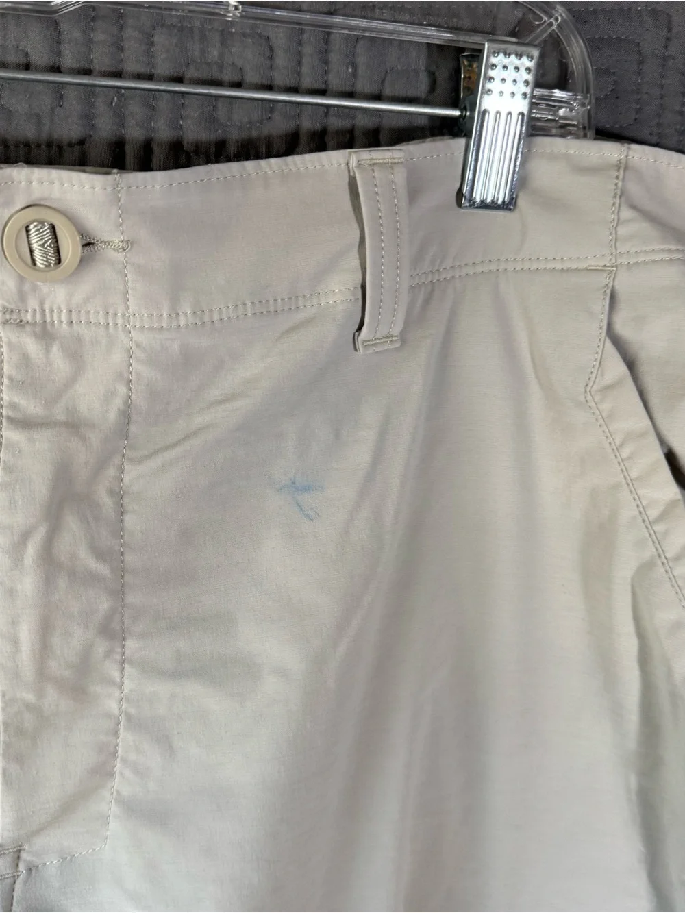 Under Armour Fish Hunter Mens Size 42 Cargo Shorts Khaki Beige HeatGear Loose